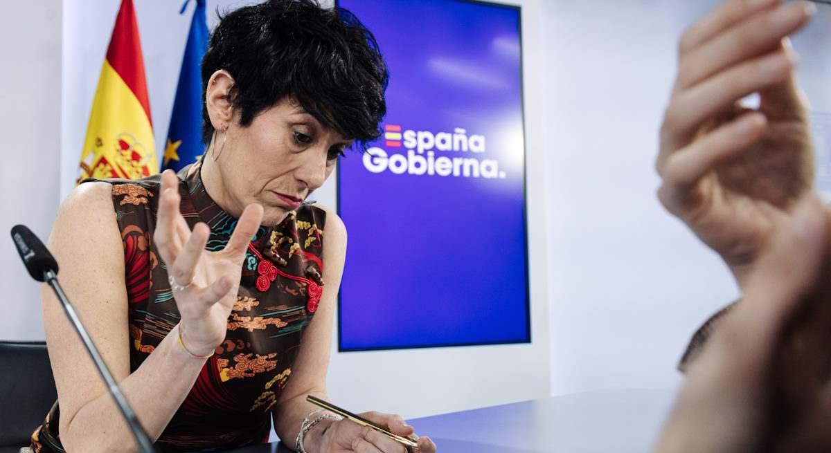 Elma Saiz, en una rueda de prensa.