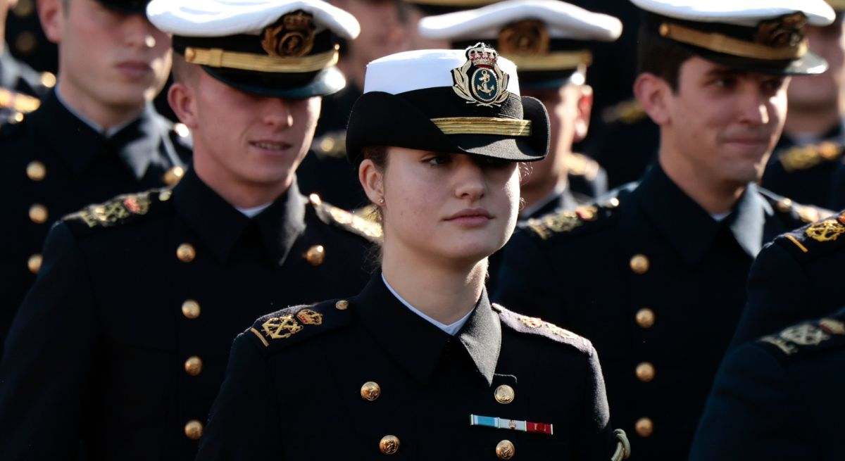 La princesa Leonor junto a sus compañeros de la Marina