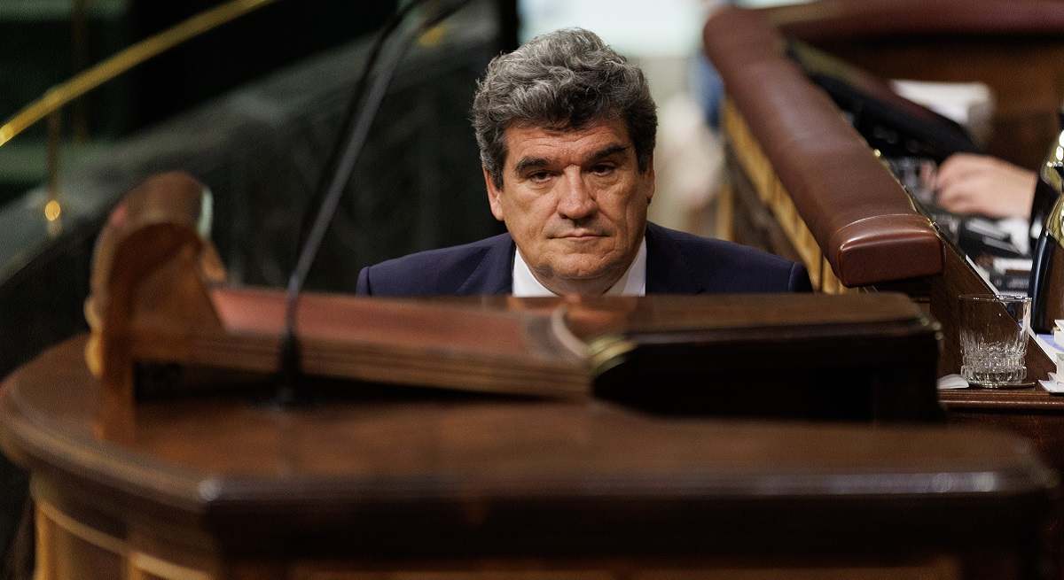 EuropaPress_5089549_ministro_inclusion_seguridad_social_migraciones_jose_luis_escriva_sesion.jpg