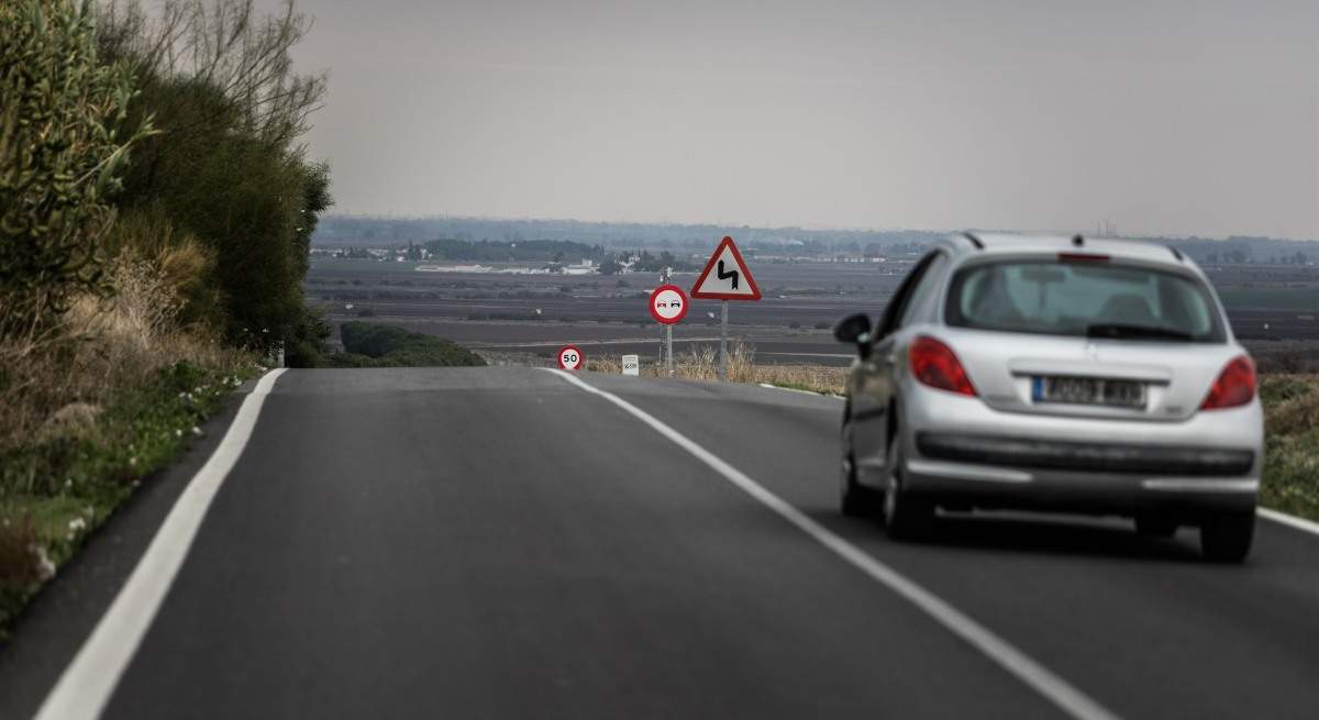 EuropaPress_3443442_carretera_secundaria_cabezas_san_juan-1.jpg