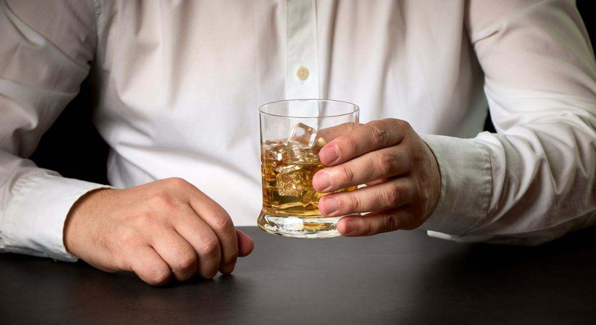 El 56,6% de los adolescentes (de 14 a 18 años) consumió alcohol en el último mes.