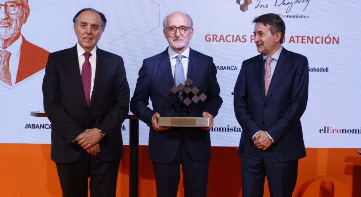 Gregorio Peña, presidente-editor de Editorial Ecoprensa; Antonio Brufau, presidente de Repsol y Josu Jon Imaz, CEO de Repsol. Alberto Martín