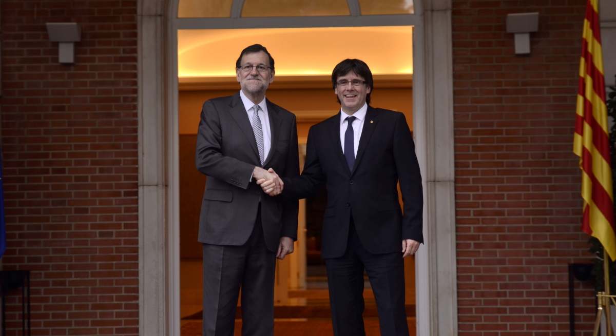 rajoy-puigdemont-2016-moncloa-ep.jpg