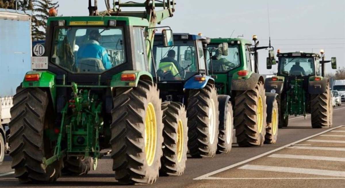 Varios tractores durante una de las protestas de los agricultores y ganaderos / EP