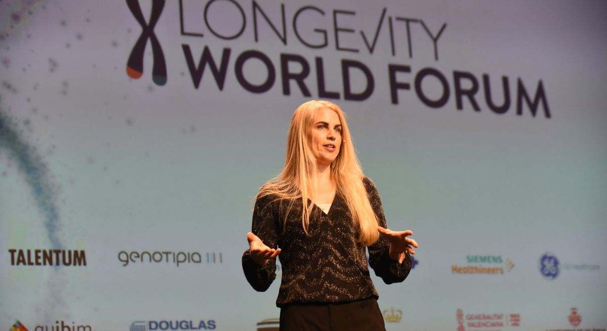 Así funciona la industria de la longevidad: la empresaria que en vez de cumplir años rejuvenece