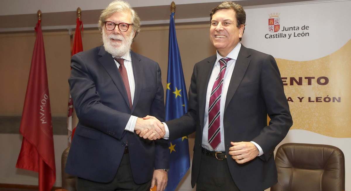 Santiago Aparicio (I) y el consejero de Economía de Castilla y León, Carlos Fernández Carriedo