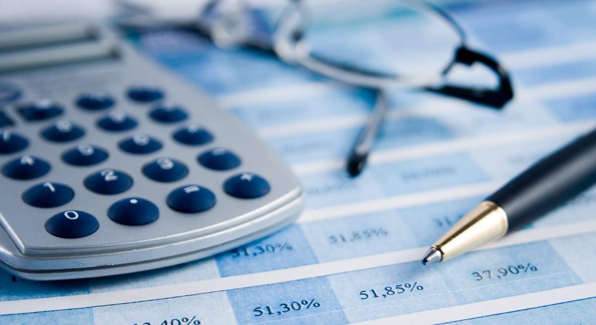 calculadora-salarios-dramstime-1200x655.jpg