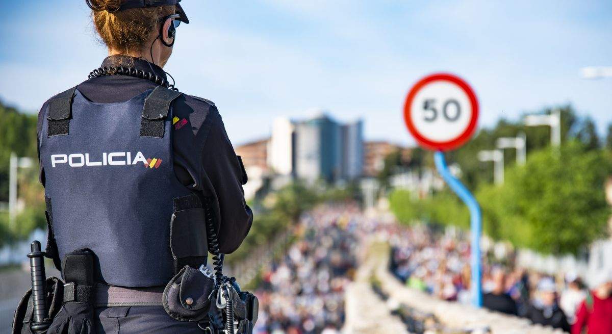 policia-acceso-dreamstime.jpg