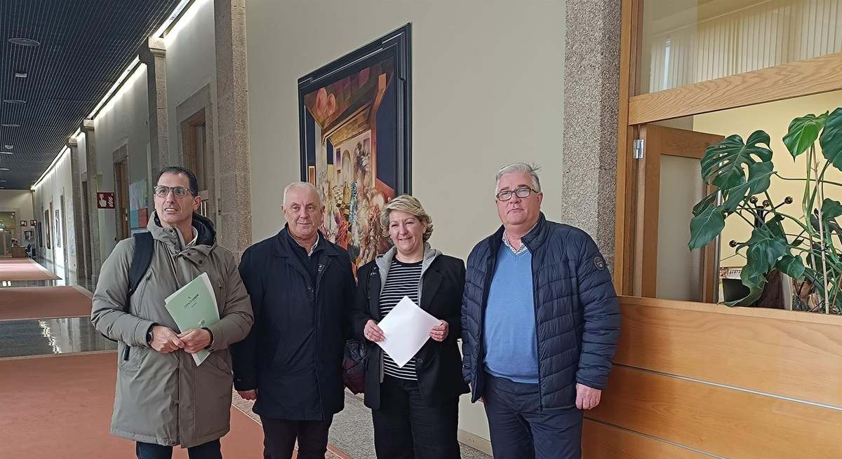 El exsecretario xeral del PSdeG y fundador de Espazo Común, Pachi Vázquez, registra la coalición Espazo Común Galeguista en el Parlamento de Galicia.
