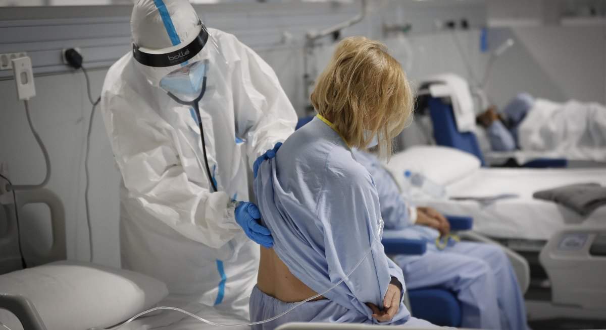 EuropaPress_4544885_nota_uclm_vacunas_frente_covid_19_protegen_ingreso_hospitalario_necesidad-1.jpg