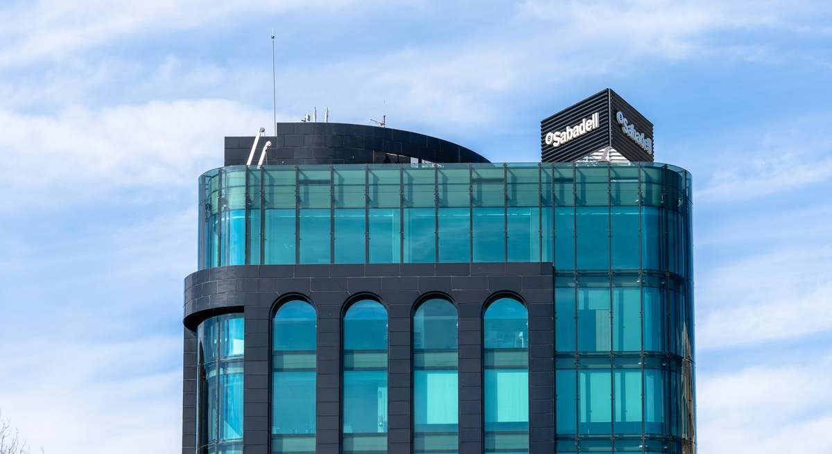 Sede de Banco Sabadell. Foto: iStock.