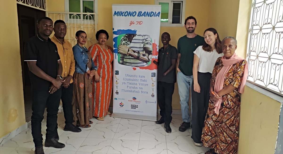 La ONG española Ayúdame3D ha creado el primer laboratorio 3D en Tanzania que entregará prótesis gratis a personas con discapacidad del país / EP