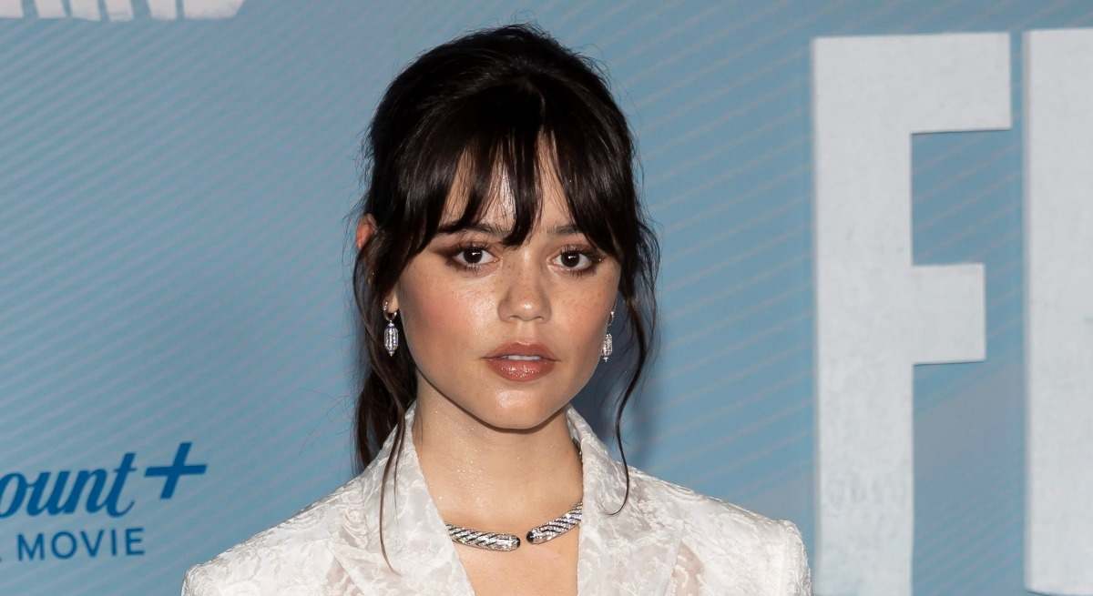 Jenna Ortega. Cordon