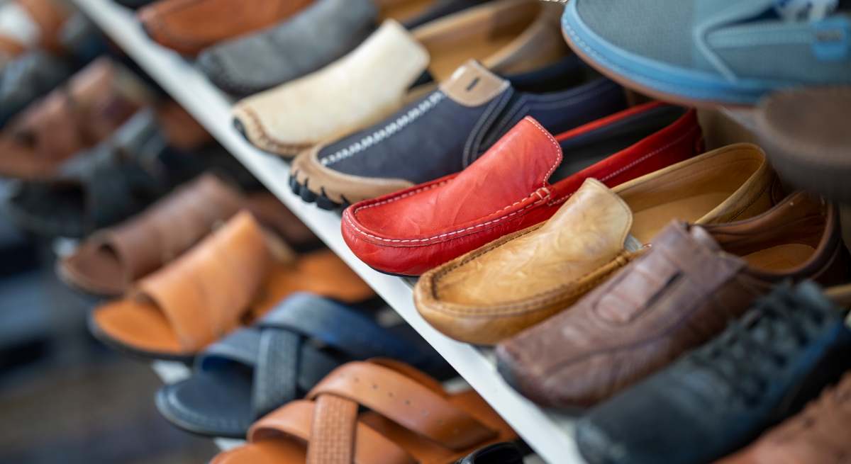 Los jóvenes reviven las zapaterías.