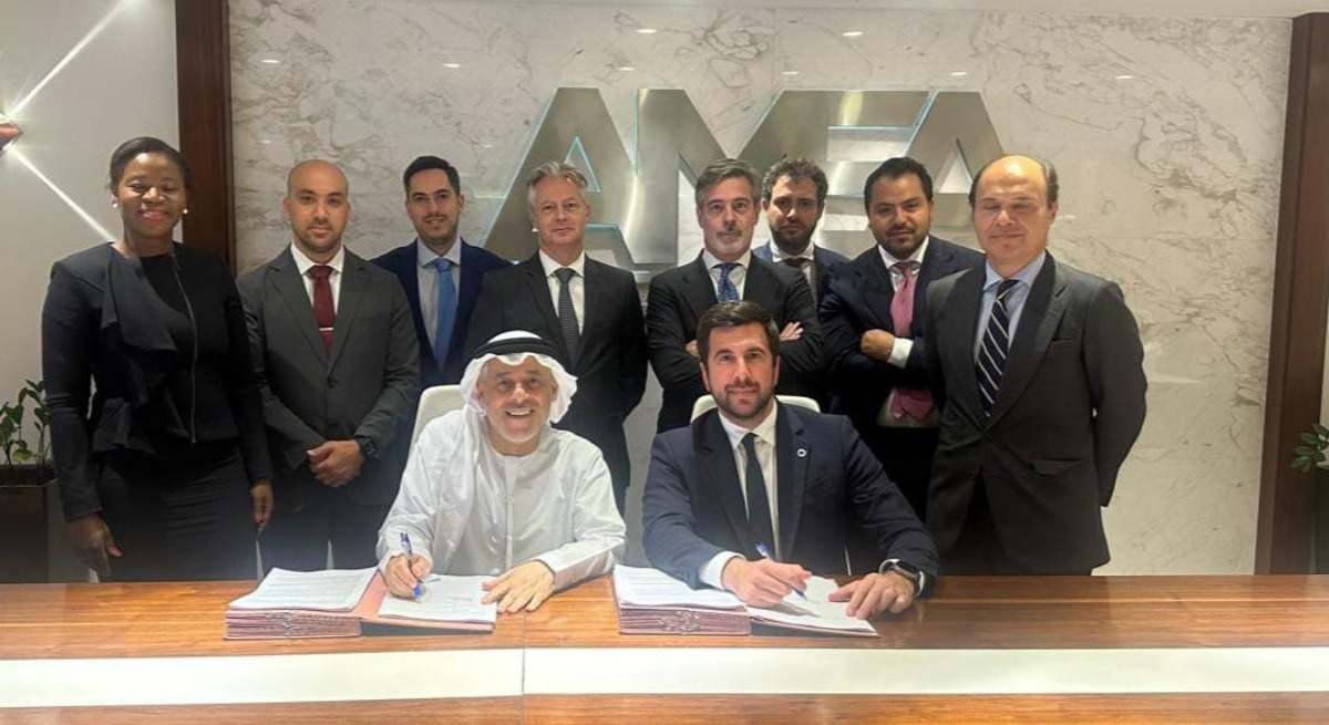 Firma del acuerdo entre Cox y Amea.