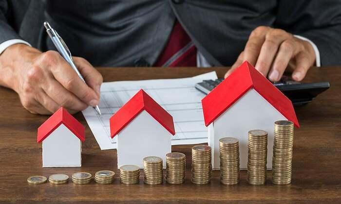 hipoteca-casa-dinero-mano-firma.jpg