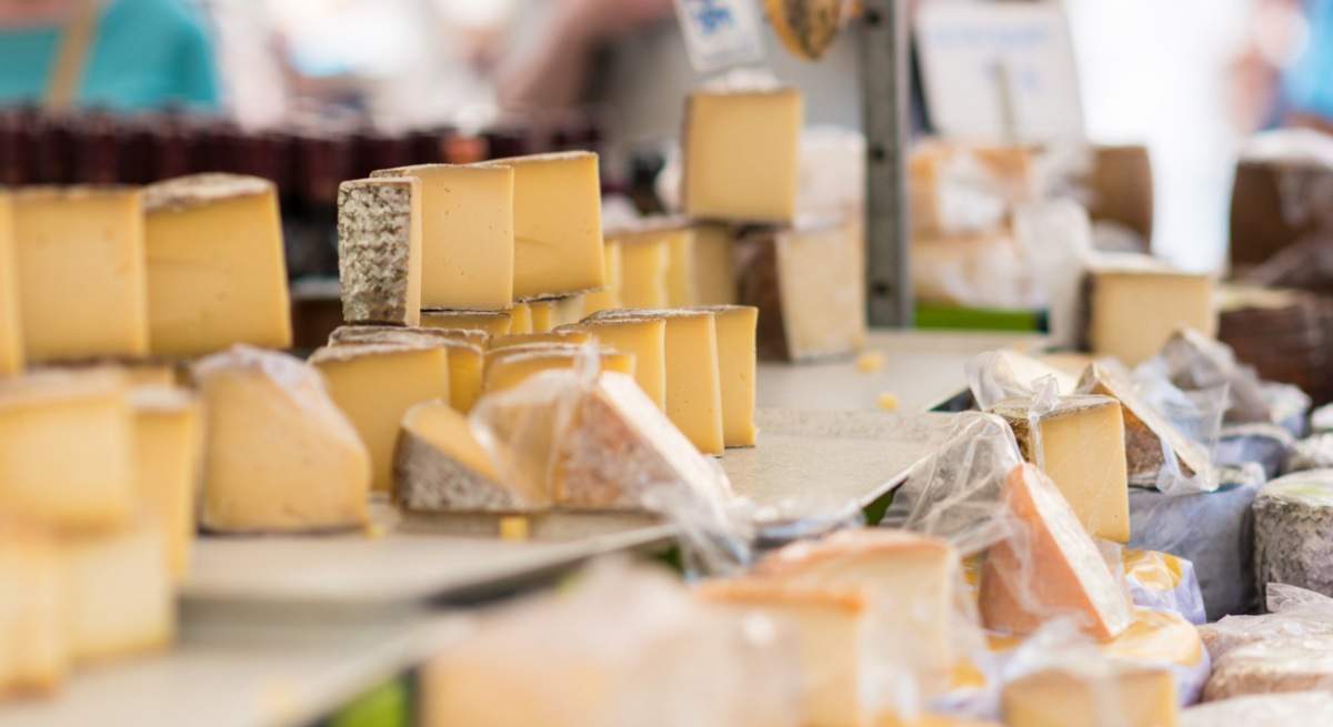 tienda-queso-mostrador-iStock-543349062.jpg