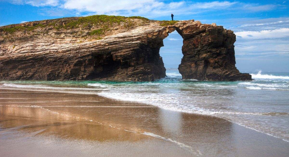 El arco de 30 metros de la playa de las Catedrales