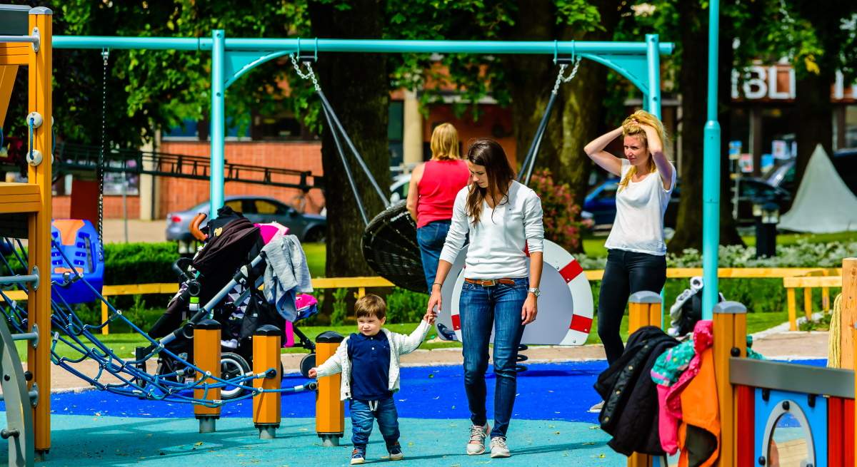 madres-hijos-parque-istock.jpg