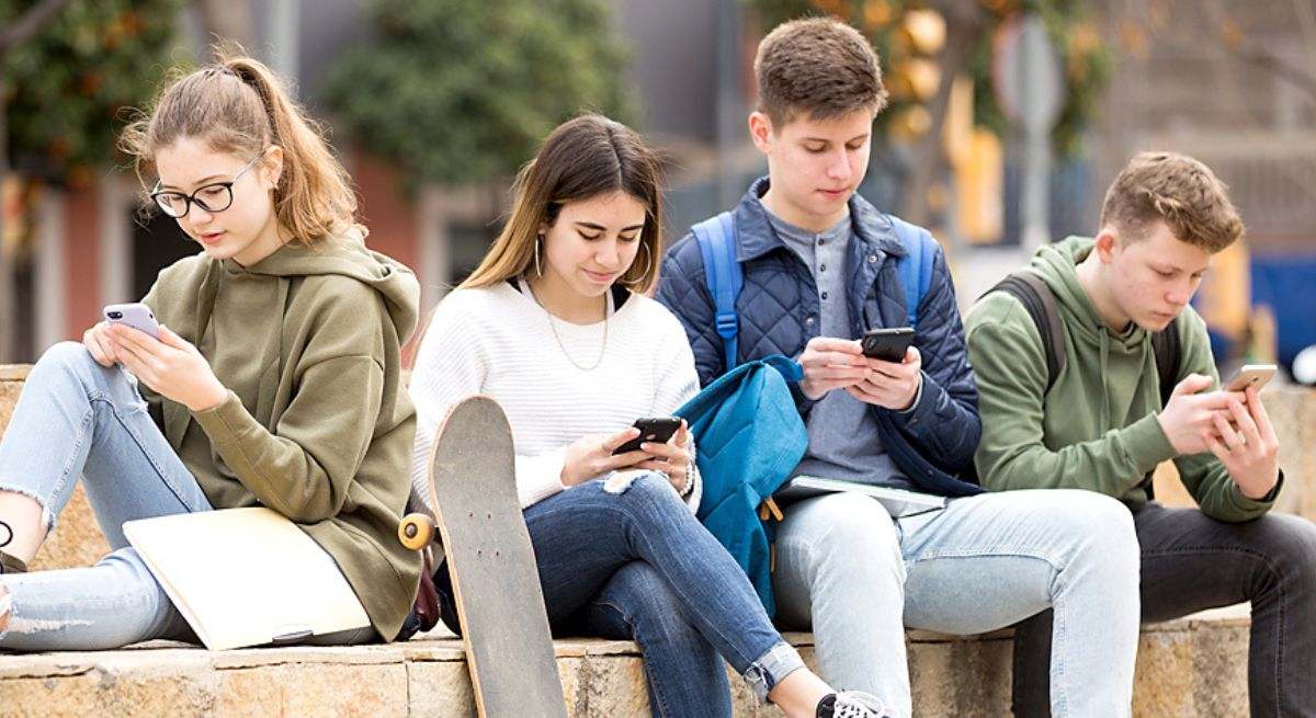 generacion-z-moviles-istock.jpg