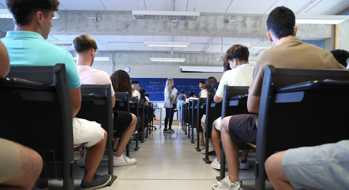 alumnos-examen-EvAU-EP.jpg