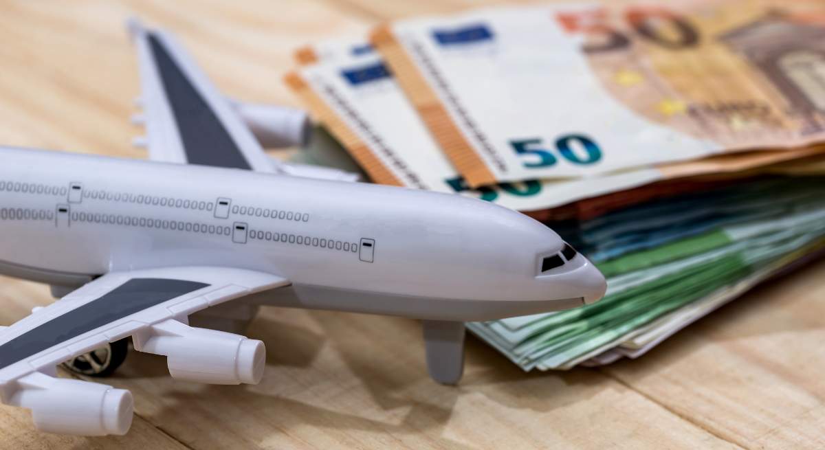 avion-dinero-euros-dreamstime.jpg