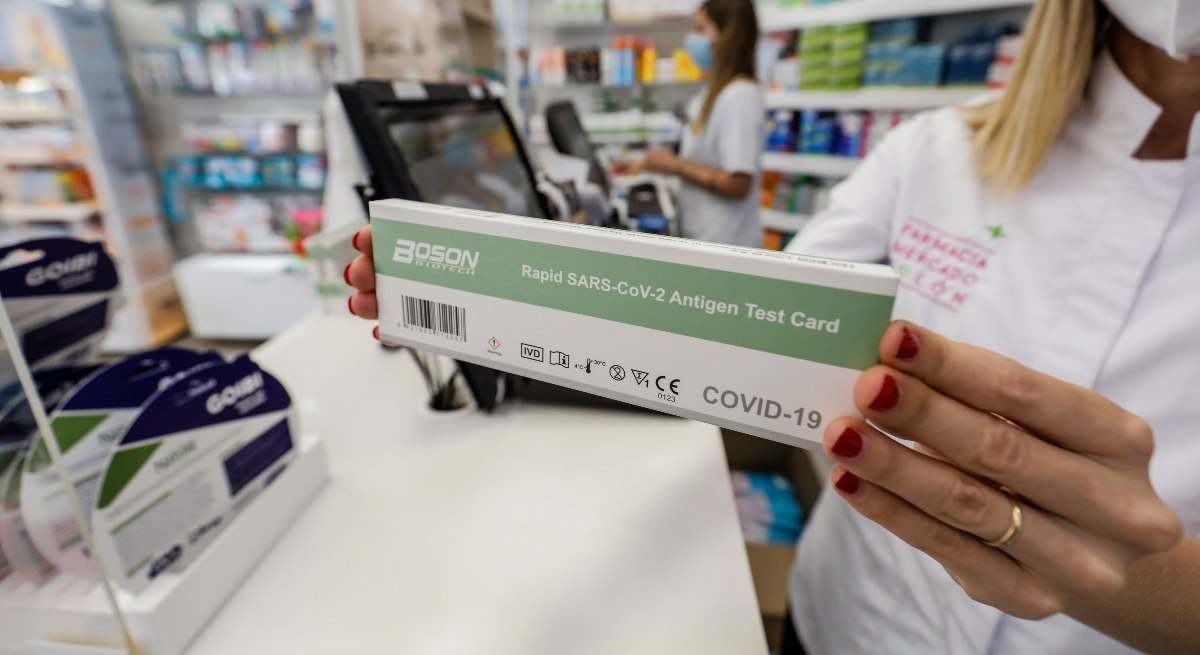 EuropaPress_3850189_caja_test_antigenos_contra_covid_19_farmacia_22_julio_2021_valencia-1.jpg