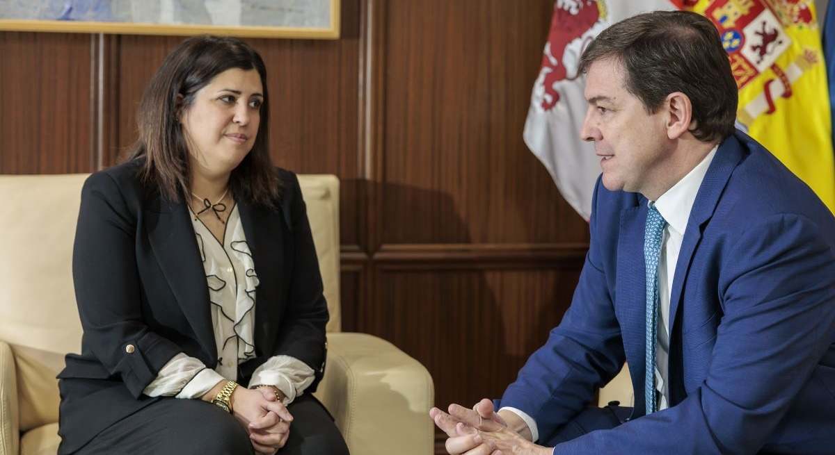 Mañueco con la alcaldesa de Benavente, Beatriz Asensio