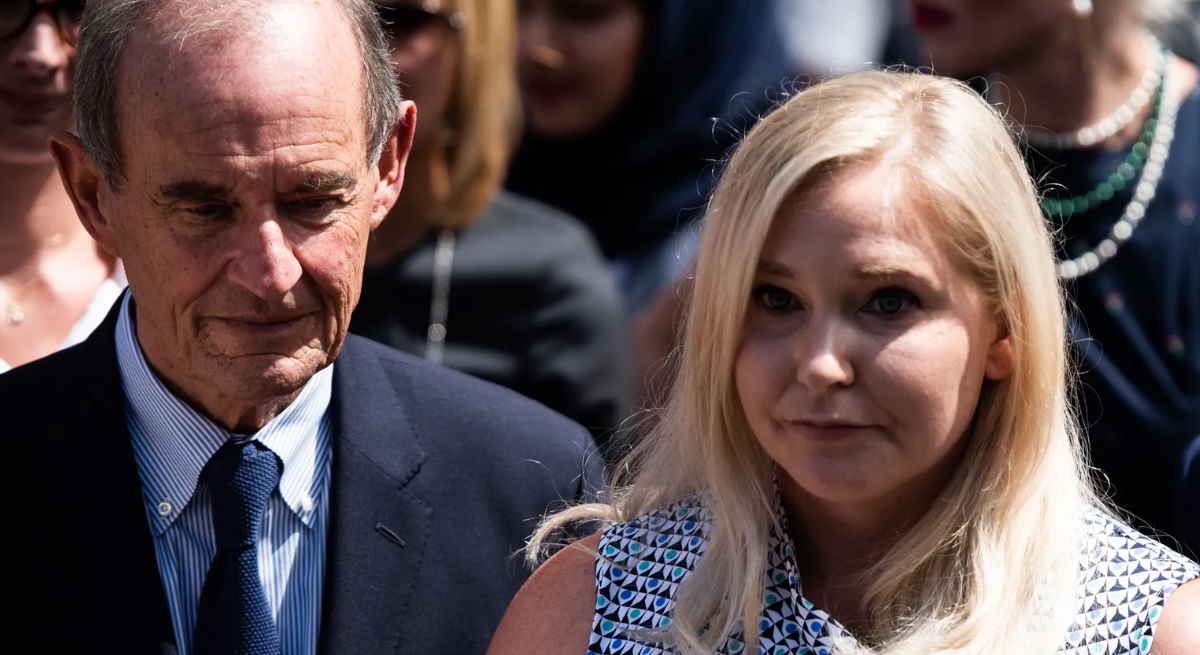 Virginia Giuffre en 2019 con su padre