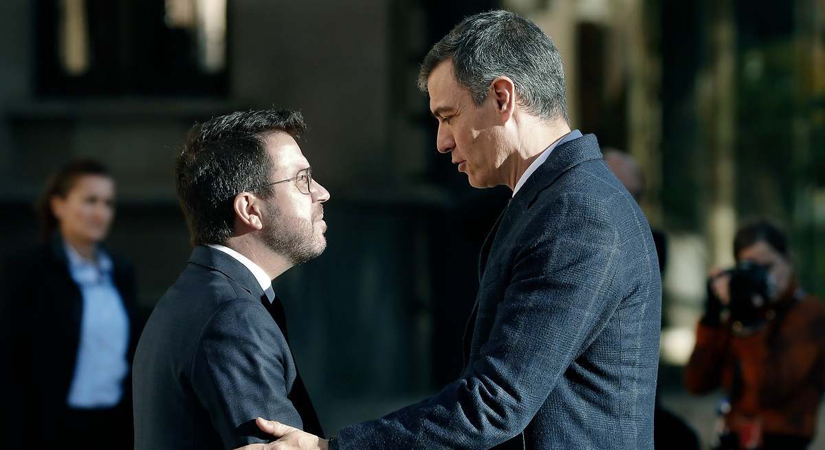 Pere Aragonès, presidente de la Generalitat, y Pedro Sánchez, presidente del Gobierno. EE