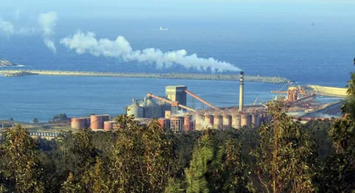 Factoria de Alcoa en San Cibrao ( Lugo).