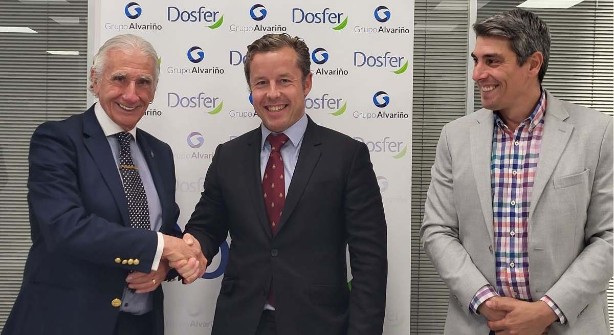 El presidente del Grupo Alvariño, José Manuel Fernández Alvariño, junto a Alberto Pérez, Power director de MET Energía España.