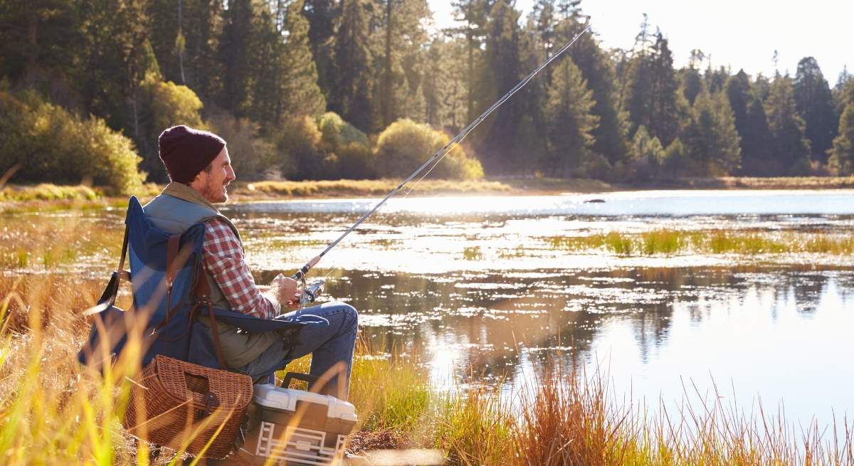 hombre-pescando-rio-agua-dreamstime.jpg