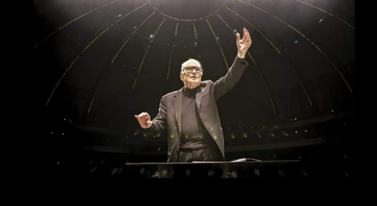 ennio-dirigiendo.jpg