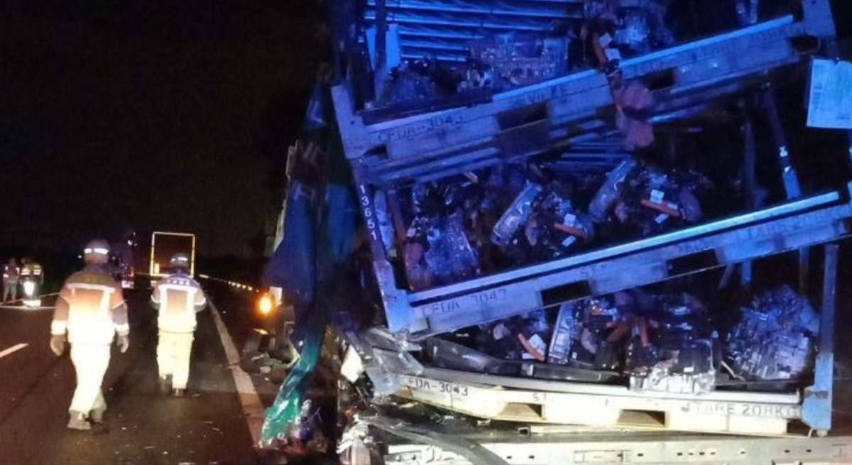 Accidente entre dos camiones en la AP-7 a la altura de Cambrils.