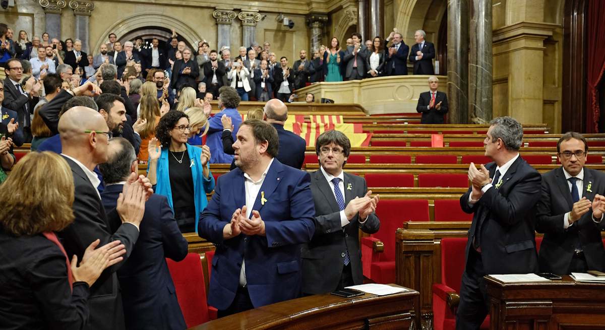 1200-x-655-Celebracion-de-la-creacion-de-la-Republica-Catalana-Luis-Moreno.jpg