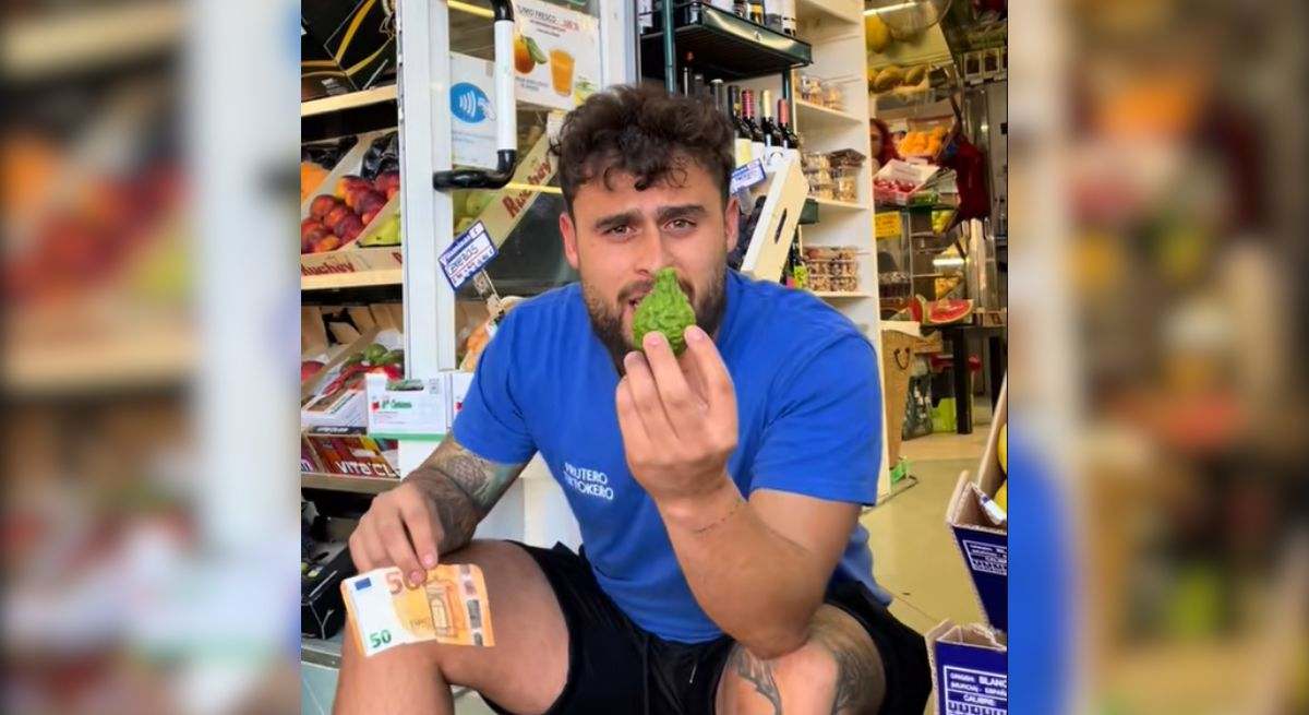 El influencer frutero tiktokero con una lima kaffir