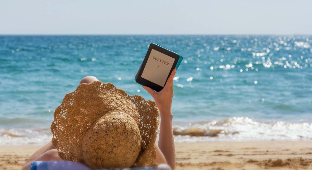 libro-electronico-ereader-ebook-lectura-iStock-1062471796.jpg