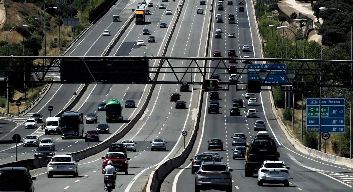 EuropaPress_3257951_trafico_vehiculos_carretera_a6_paso_barrio_plantio_madrid_espana_31_julio-1.jpg