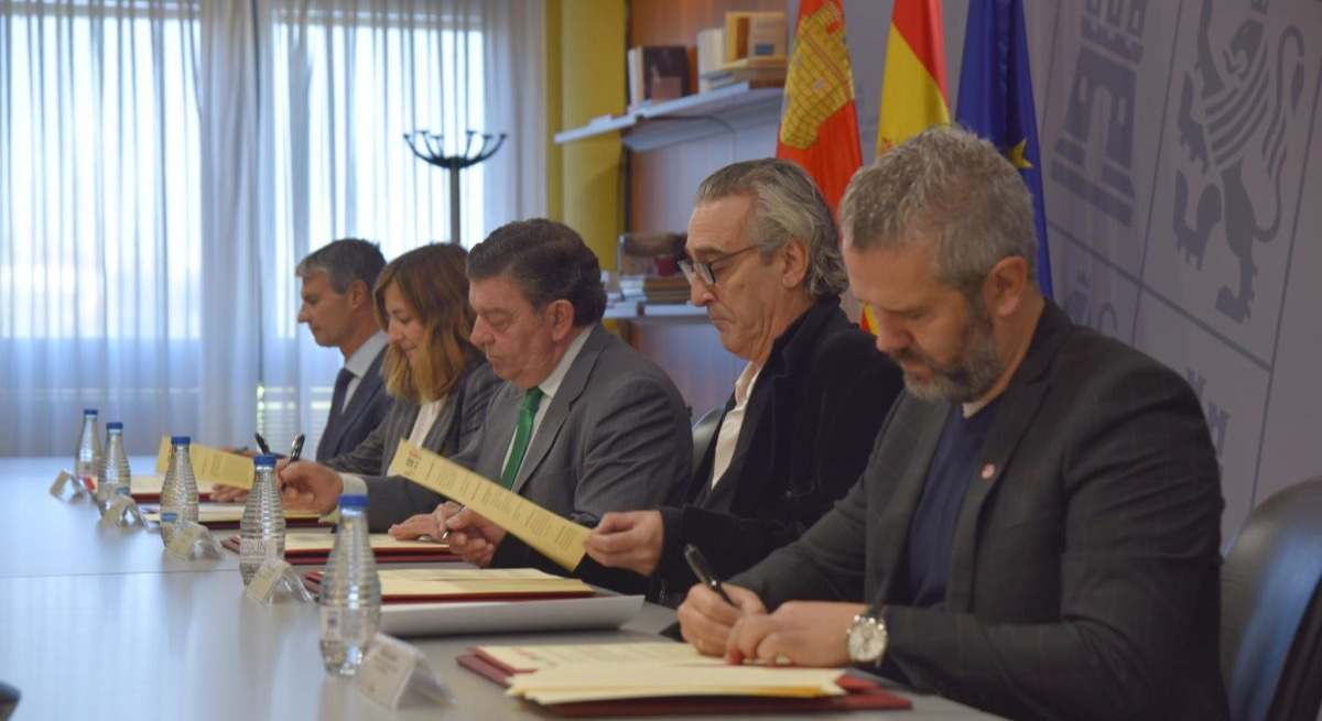 Firma de acuerdo entre Junta CyL, CEOE y sindicatos