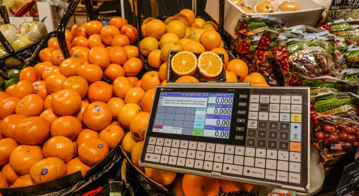 naranjas-compra-caja-registradora-peso-1200-dreamstime.jpg