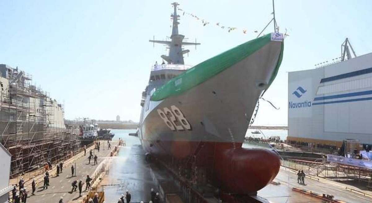 Una de las corbetas de un contrato anterior en el dique de Navantia.