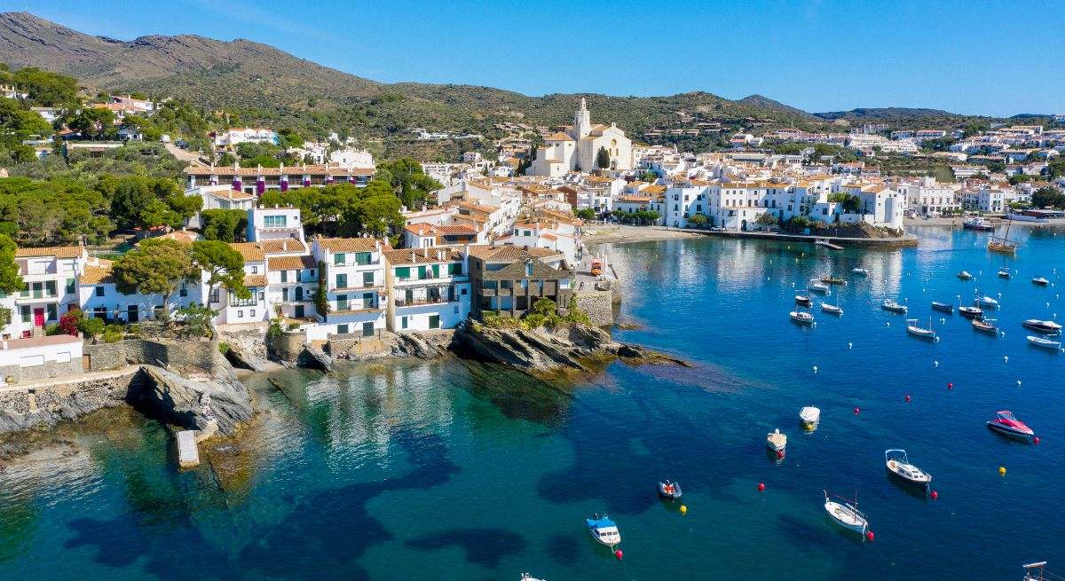 Vistas del puerto de Cadaqués