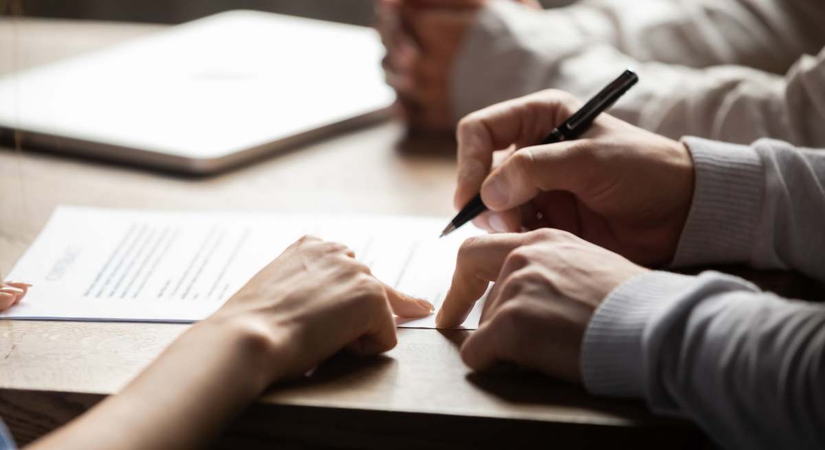 firma-documentos-recurso-dreamstime.jpg
