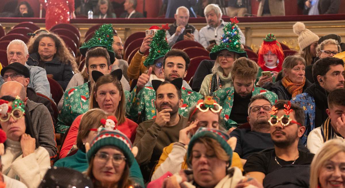 Asistentes durante el Sorteo Extraordinario de la Lotería de Navidad 2023 en el Teatro Real de Madrid. / Eduardo Parra (Europa Press)