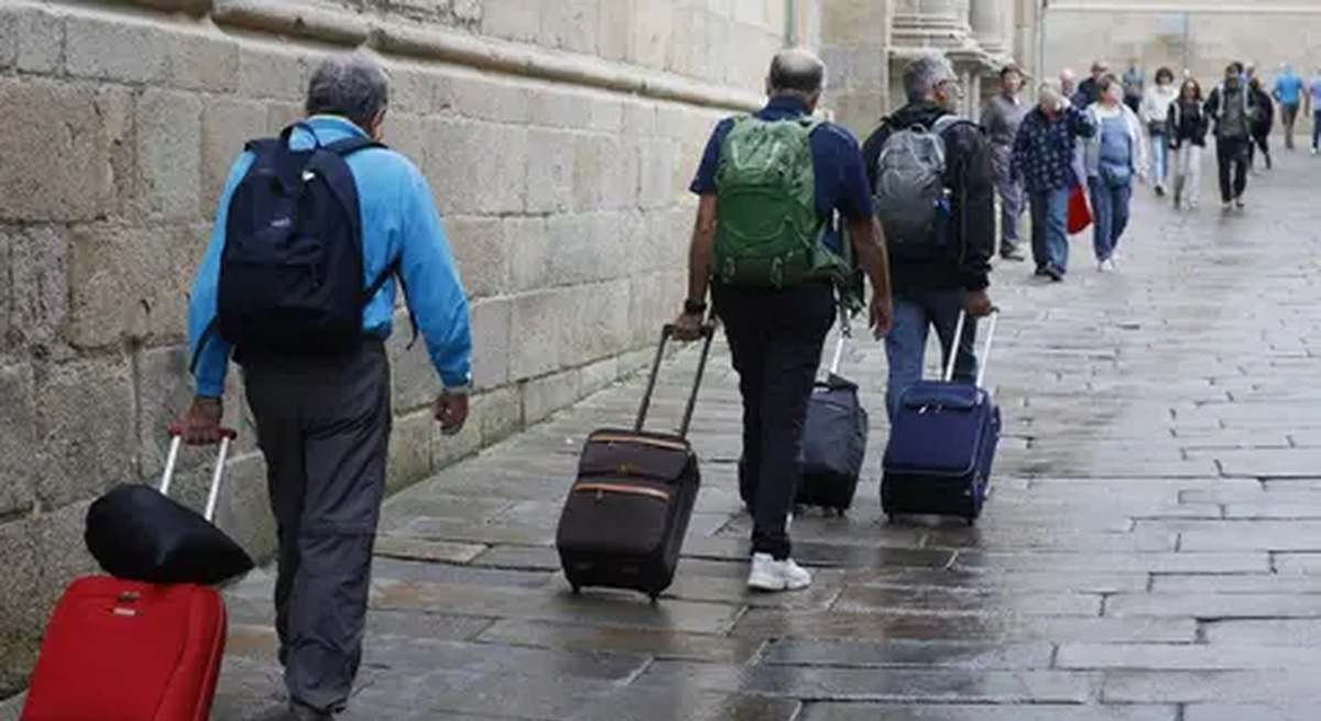 Turistas llegando a la Plaza del Obradoiro.