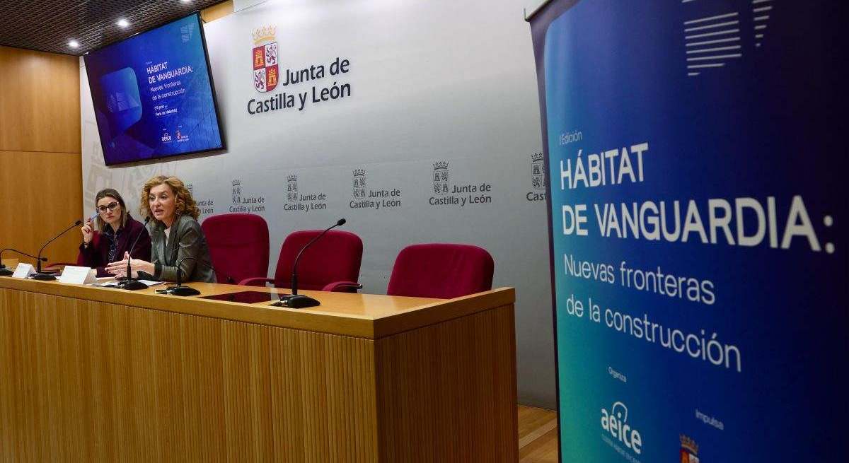 De izquierda a derecha: Estíbaliz González de la Serna, presidenta de AEICE, y María Pardo Álvarez, directora general de Vivienda, Arquitectura, Ordenación del Territorio y Urbanismo