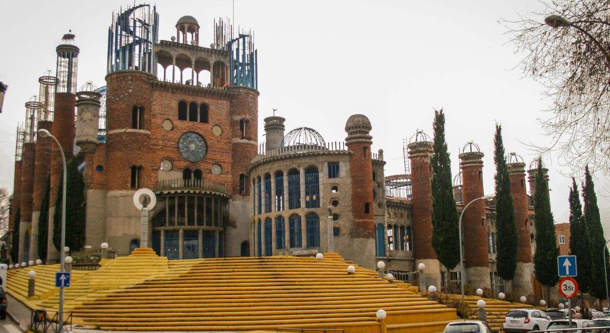 La catedral hecha con materiales reciclados