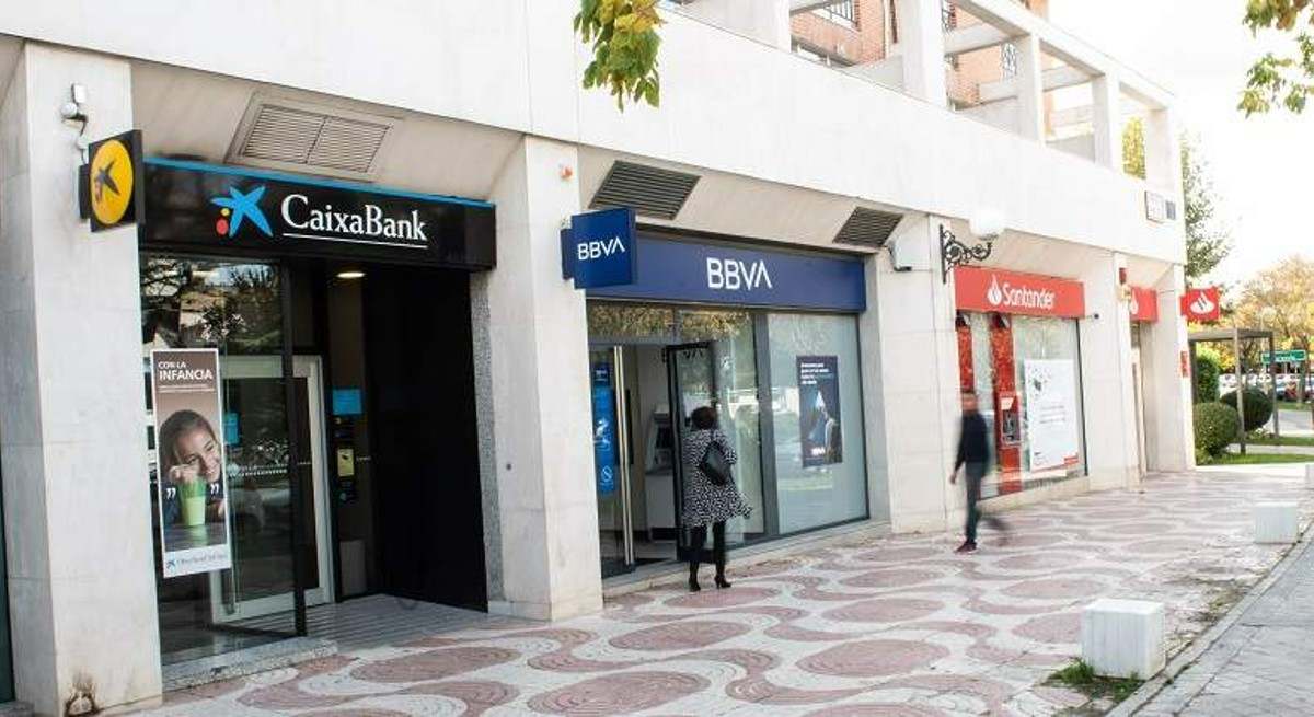 sucursales-oficinas-santander-caixabank-bbva-1200-655.jpg