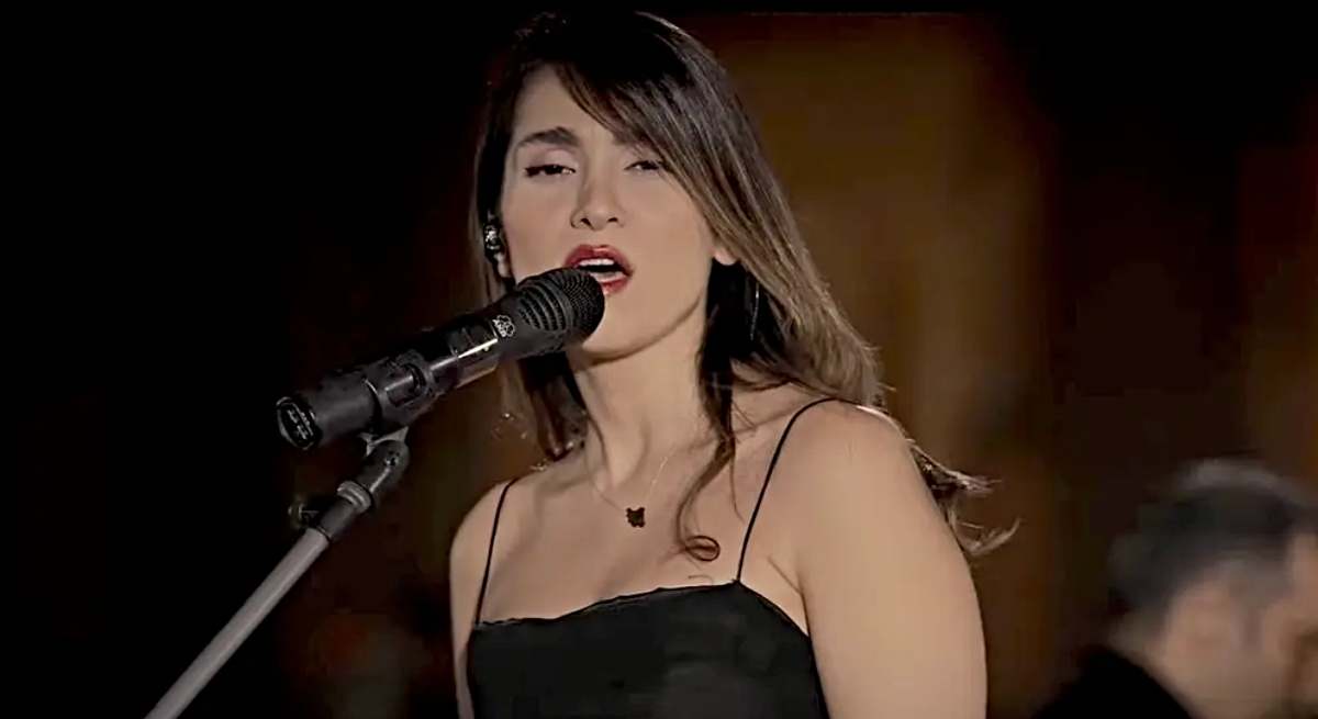 La cantante Parastoo Ahmadi